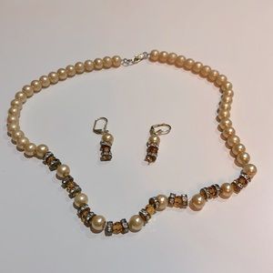 Costume pearl set